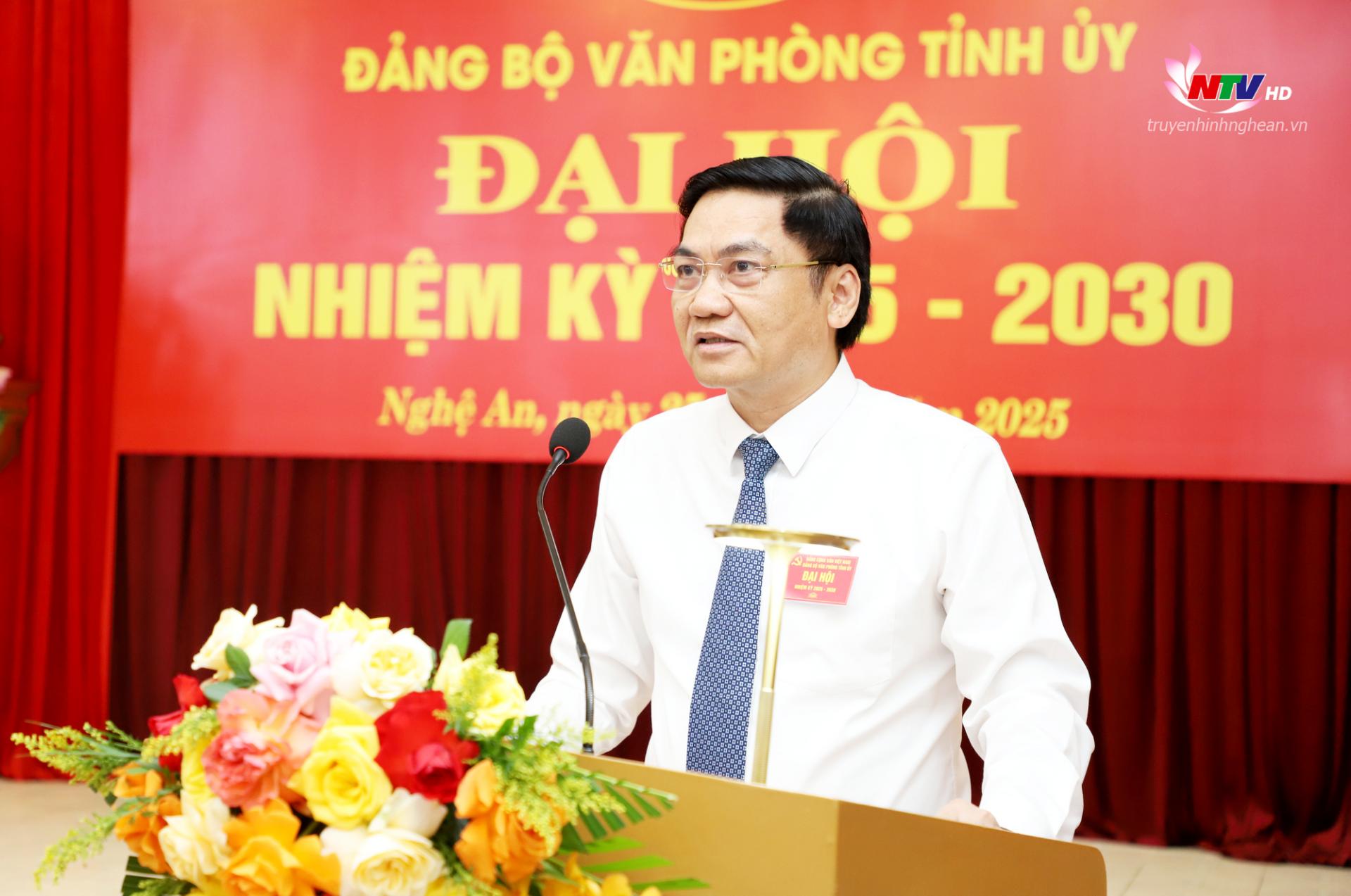 Đồng chí Hoàng Nghĩa Hiếu - Phó Bí thư Thường trực Tỉnh uỷ, Chủ tịch HĐND tỉnh, Bí thư Đảng uỷ Các cơ quan Đảng tỉnh phát biểu chỉ đạo tại Đại hội.