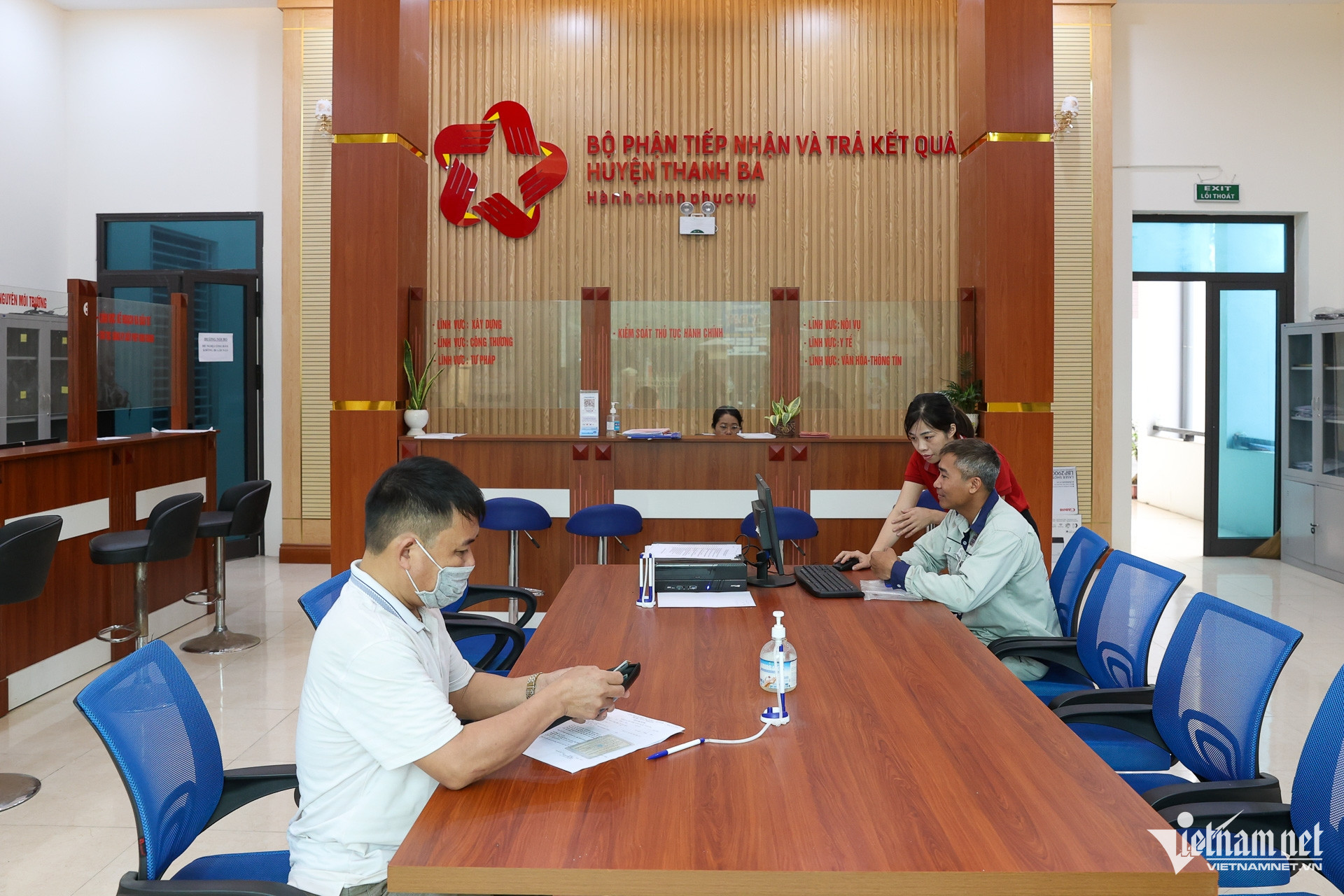 Với mô hình Trung tâm Phục vụ hành chính công một cấp, các địa phương có thể chủ động bố trí linh hoạt các chi nhánh, điểm tiếp nhận, trả kết quả TTHC cho người dân và doanh nghiệp. Ảnh minh họa