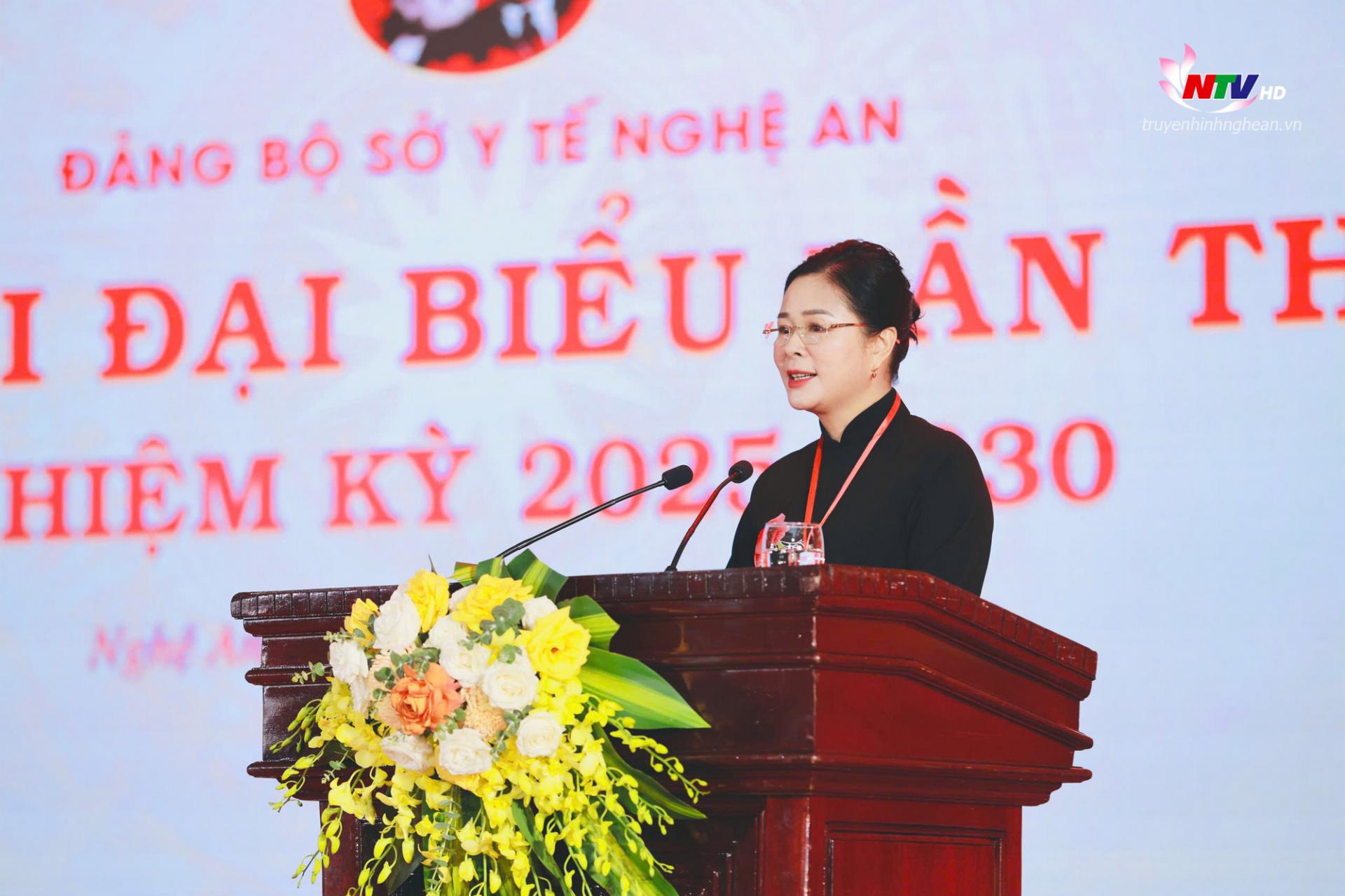 Đồng chí Lê Thị Hoài Chung - Bí thư Đảng uỷ, Giám đốc Sở Y tế phát biểu khai mạc Đại hội.