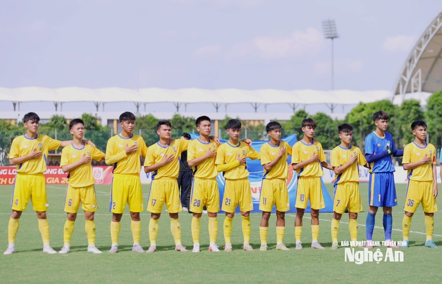 Đội hình xuất phát của U17 SLNA. Ảnh: Đức Anh