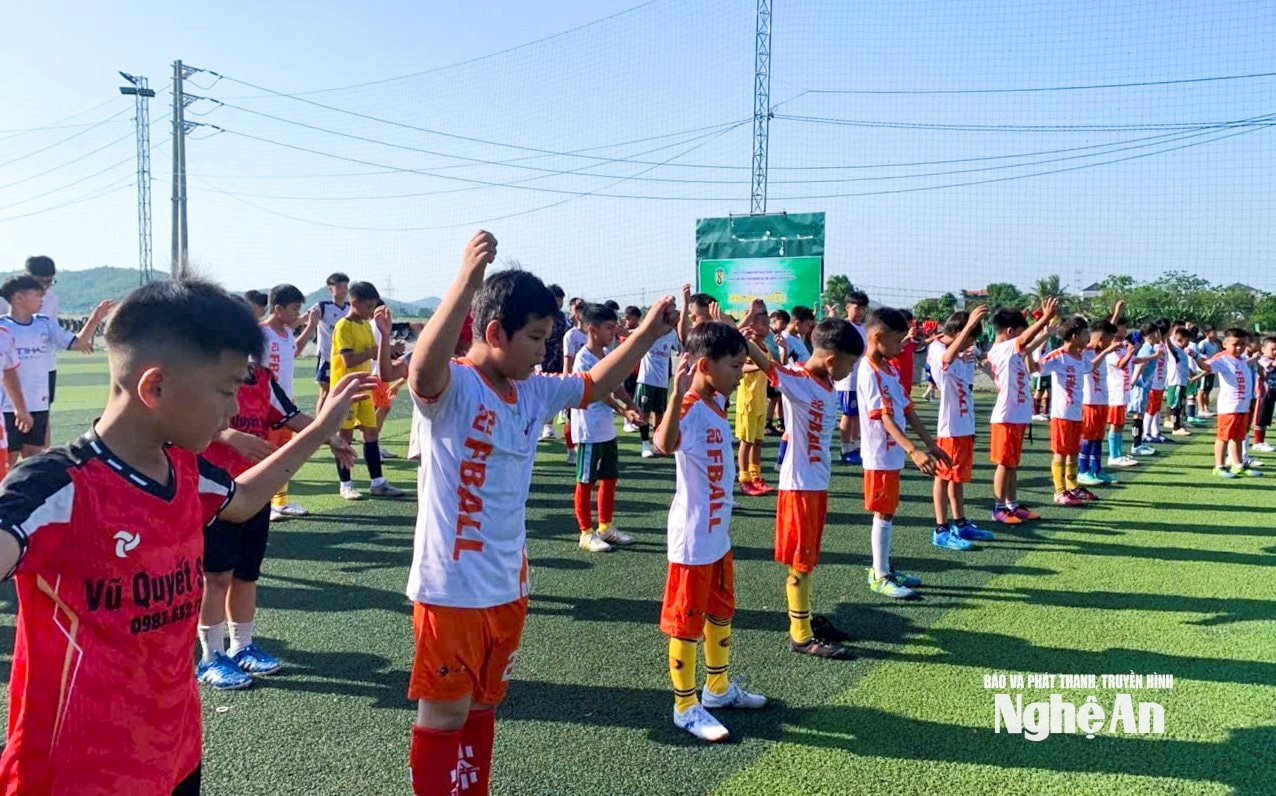 Đội bóng xã Yên Thành đang tích cực tập luyện chuẩn bị cho Cúp Báo và phát thanh, truyền hình Nghệ An năm 2026. Ảnh: CSCC