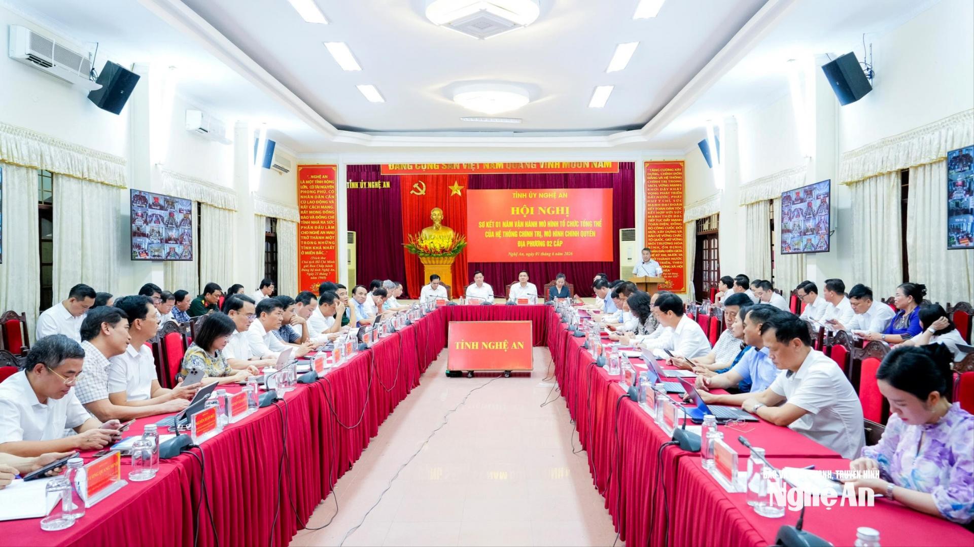 Hội nghị sơ kết 1 năm vận hành mô hình tổ chức tổng thể của hệ thống chính trị, chính quyền địa phương 2 cấp trên địa bàn tỉnh Nghệ An. Ảnh: Phạm Bằng
