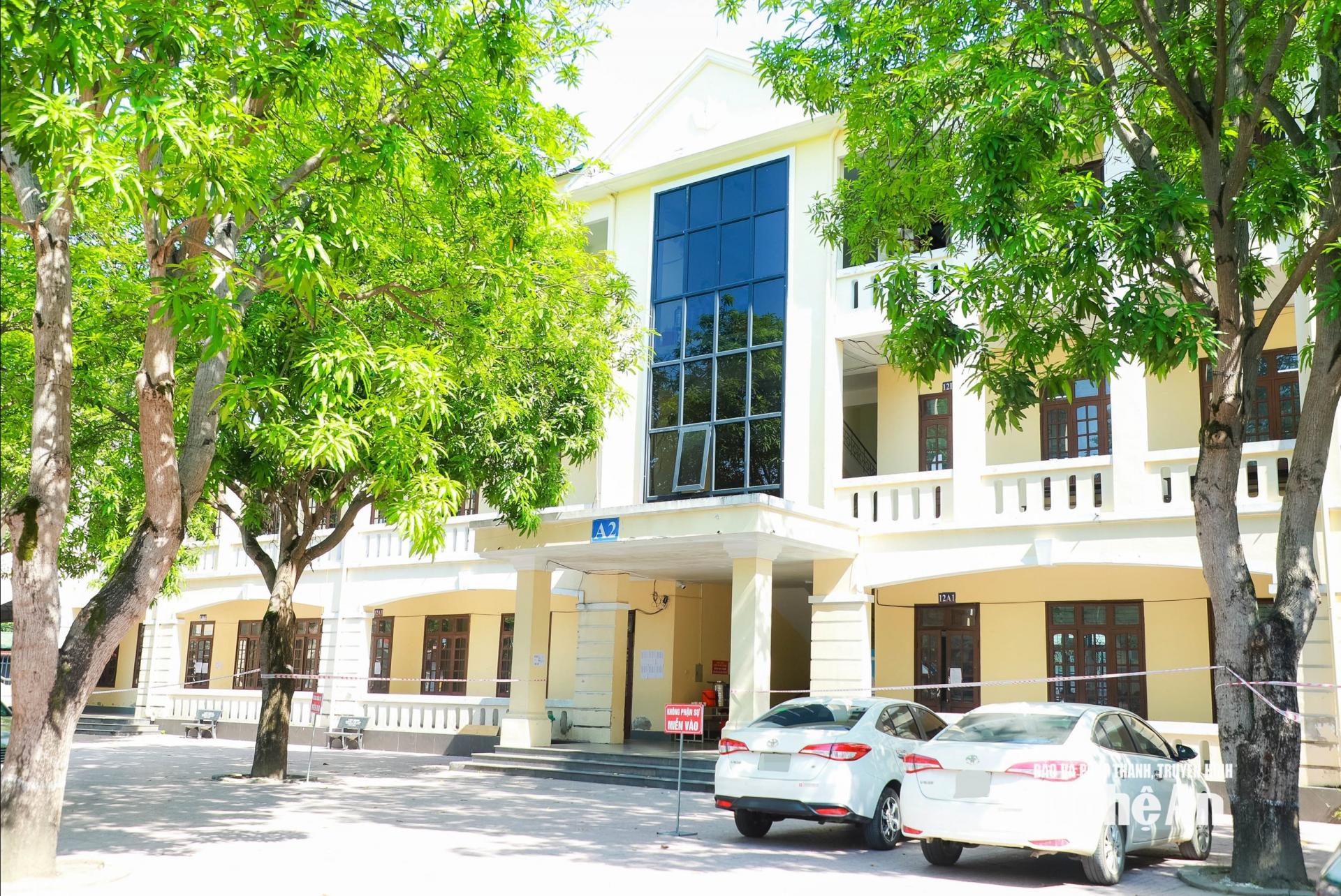 Công tác an ninh tại khu vực chấm thi được đảm bảo theo quy định. Ảnh: Thành Duy