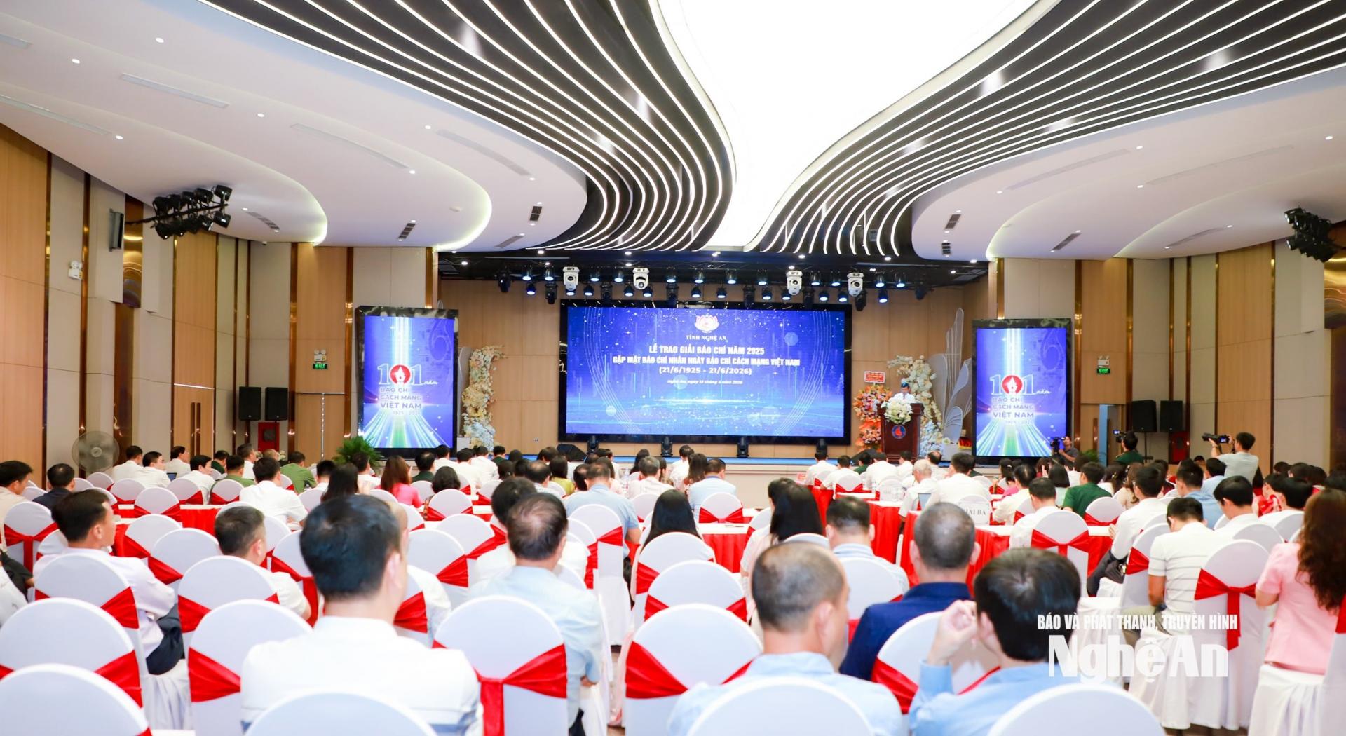 Quang cảnh Lễ trao Giải Báo chí năm 2025 và gặp mặt báo chí nhân Ngày Báo chí cách mạng Việt Nam 21/6. Ảnh: Thành Duy