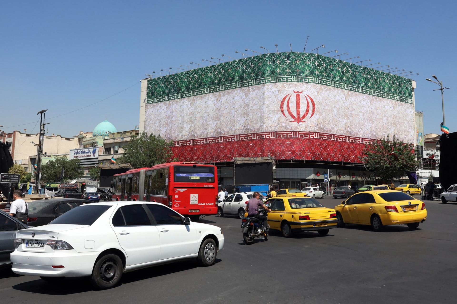 Toàn cảnh Quảng trường Enghelab ở Thủ đô Tehran (Iran) ngày 14/6. Ảnh: AFP
