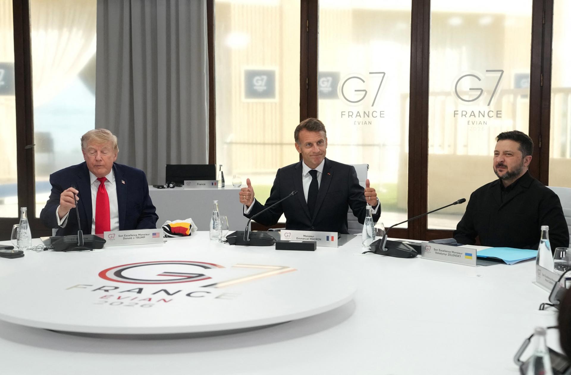 Tổng thống Mỹ Donald Trump, Tổng thống Pháp Emmanuel Macron và Tổng thống Ukraine Volodymyr Zelensky trong một cuộc họp tại Hội nghị Thượng đỉnh G7. Ảnh: AFP