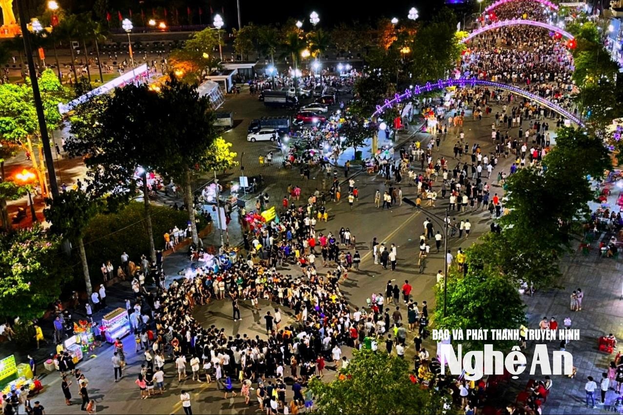 Phố đi bộ Vinh từng được kỳ vọng tạo nên điểm nhấn cho du lịch đêm Nghệ An, nhưng đến nay đã ngừng hoạt động. Ảnh: Quang An