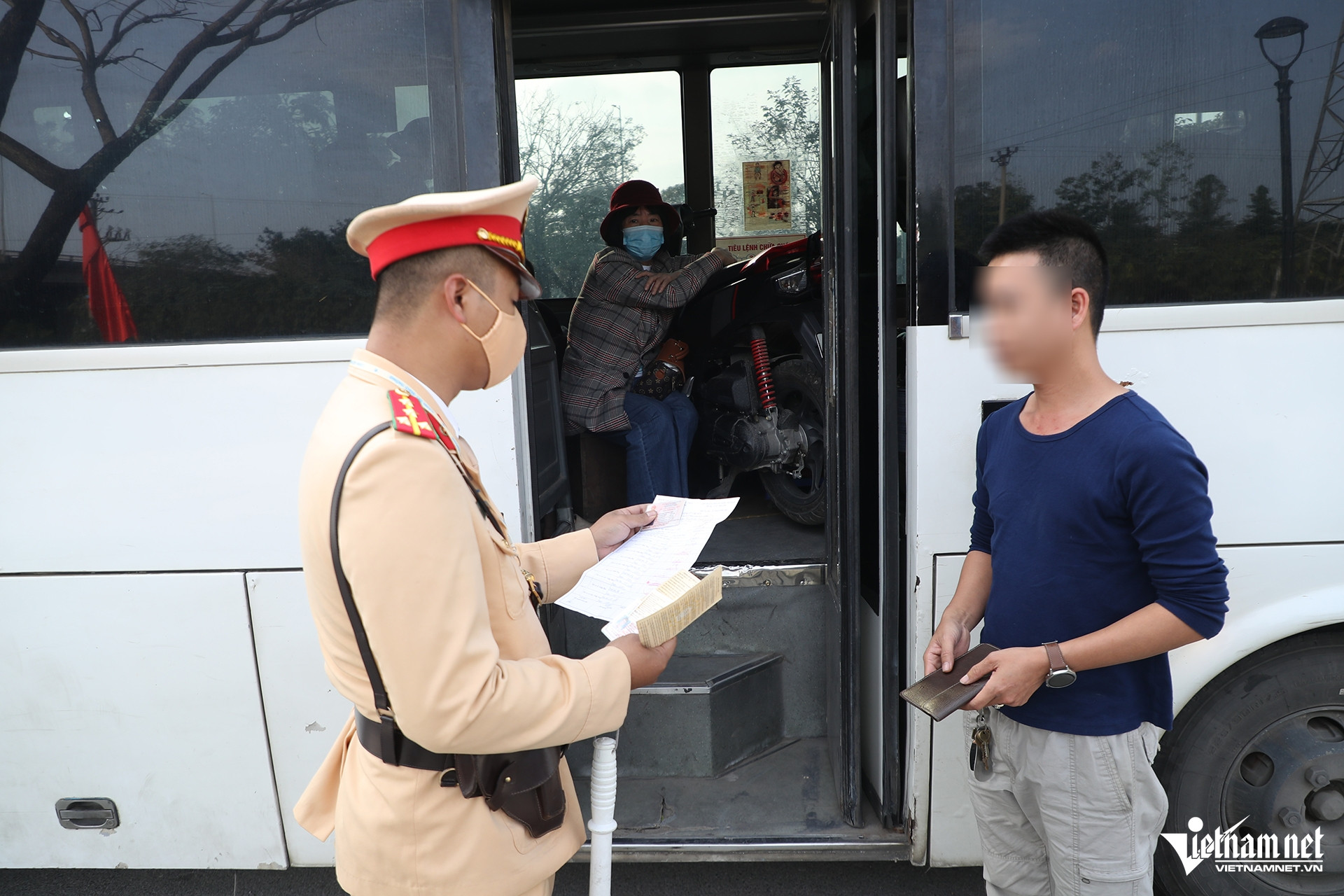 Lực lượng CSGT Hà Nội làm nhiệm vụ tuần tra, kiểm soát. Ảnh: Đình Hiếu