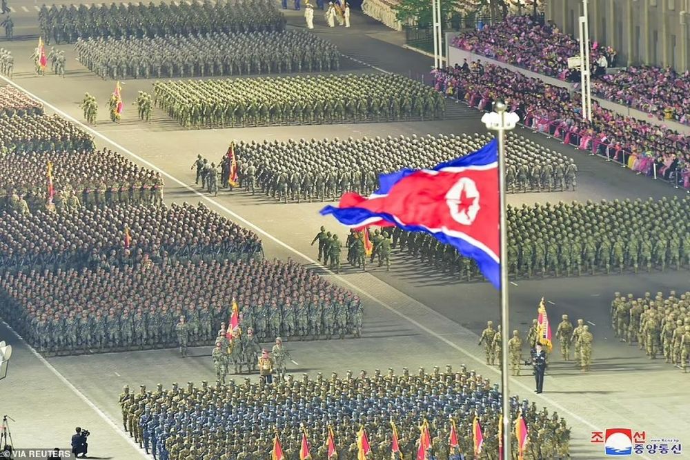 Lễ duyệt binh hoành tráng của Triều Tiên ở Quảng trường Kim Nhật Thành (Ảnh: Reuters)
