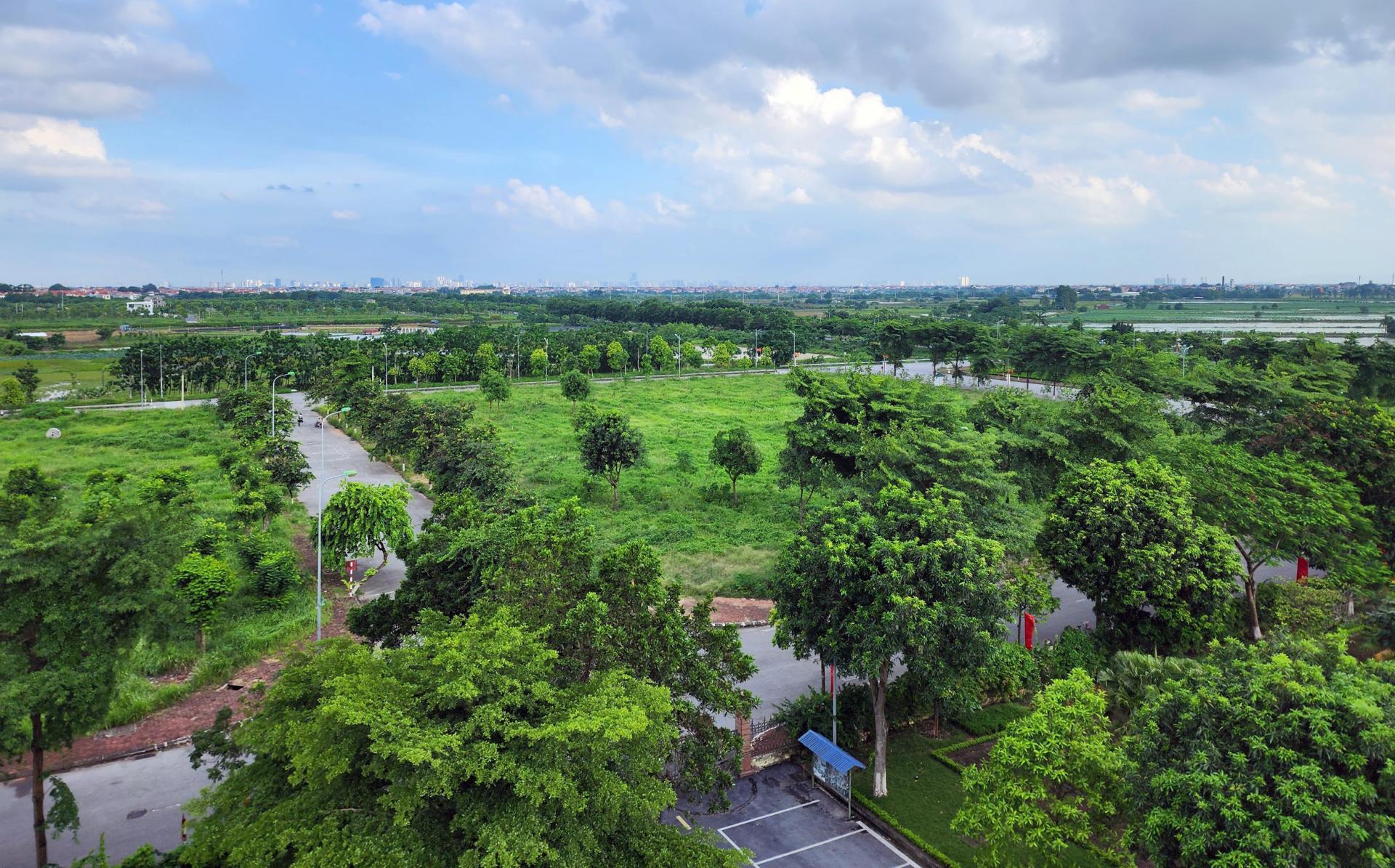 Hai thành phố phía Bắc và Tây của Hà Nội còn nhiều đất để phát triển đô thị. 