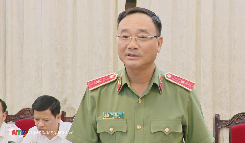 Thiếu tướng Phạm Thế Tùng - Uỷ viên BTV Tỉnh uỷ, Giám đốc Công an tỉnh phát biểu tại phiên họp.
