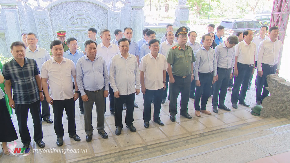 Đoàn đại biểu Thủ đô Hà Nội về dâng hương tại Khu Di tích lịch sử Quốc gia Truông Bồn. 