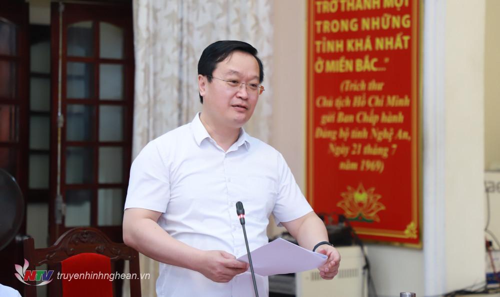Đồng chí Nguyễn Đức Trung - Phó Bí thư Tỉnh uỷ, Chủ tịch UBND tỉnh phát biểu tại phiên họp.