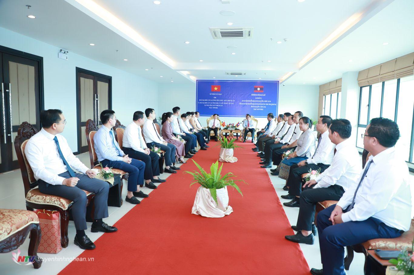 Đoàn công tác cấp cao tỉnh Nghệ An thăm và làm việc với tỉnh Viêng Chăn, CHDCND Lào
