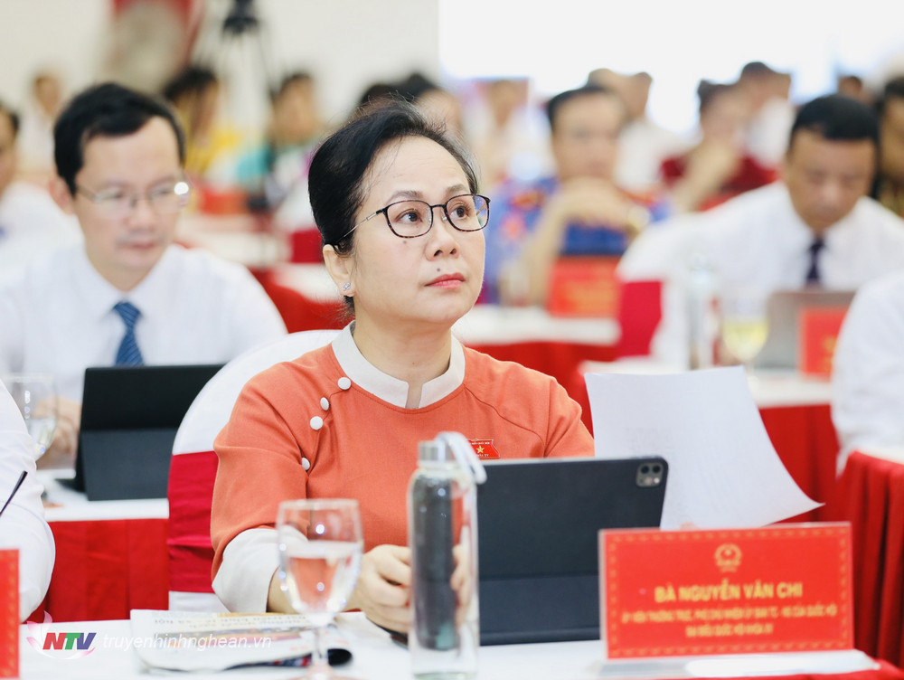 Bà Nguyễn Vân Chi - Phó Chủ nhiệm Uỷ ban Tài chính, Ngân sách của Quốc hội tham dự phiên khai mạc.