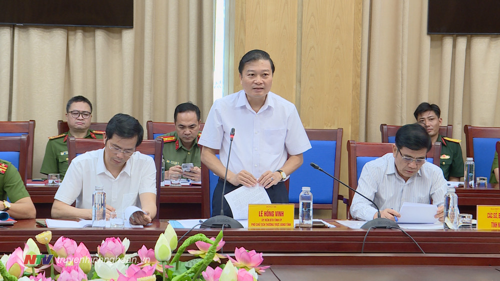 Đồng chí Lê Hồng Vinh - Uỷ viên BTV Tỉnh uỷ, Phó Chủ tịch Thường trực UBND tỉnh phát biểu tại buổi làm việc.