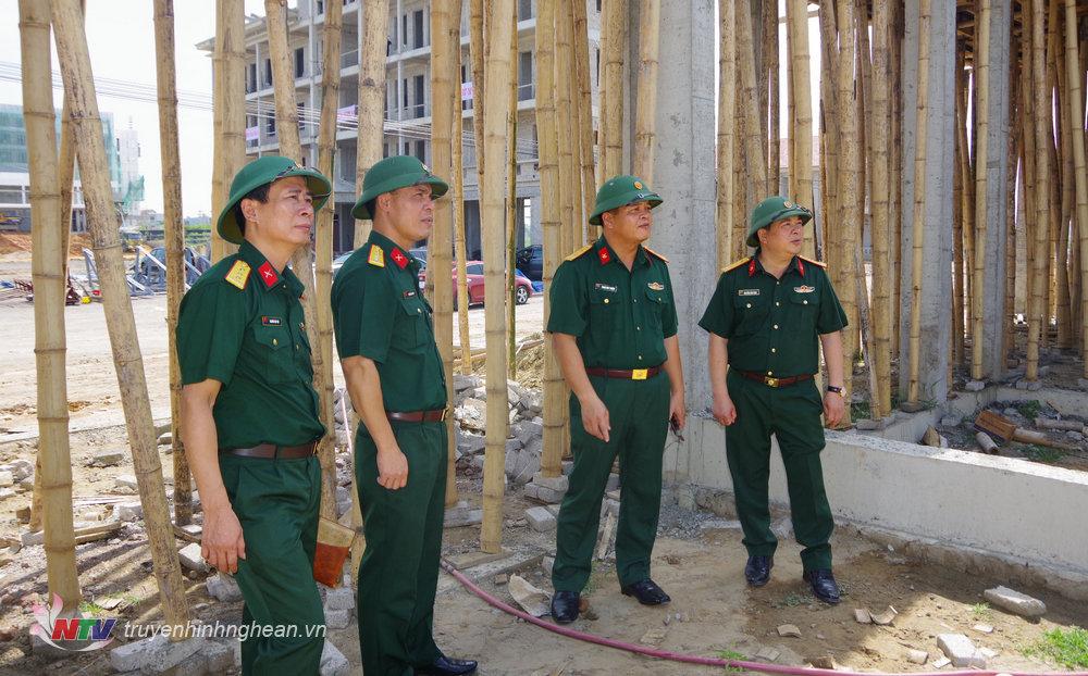 (2)Đoàn công tác Bộ Tư lệnh Quân khu kiểm tra dự án xây dựng mới Trung đoàn 764 - Bộ CHQS tỉnh Nghệ an