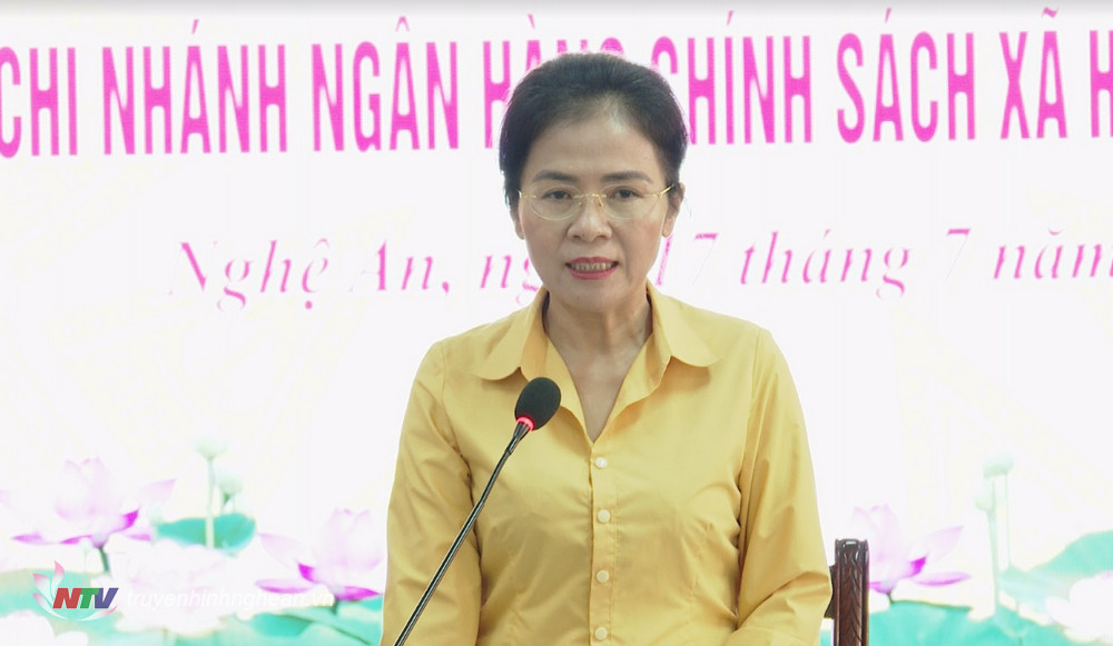Chủ tịch UBMTTQ tỉnh Võ Thị Minh Sinh phát biểu tại buổi lễ.