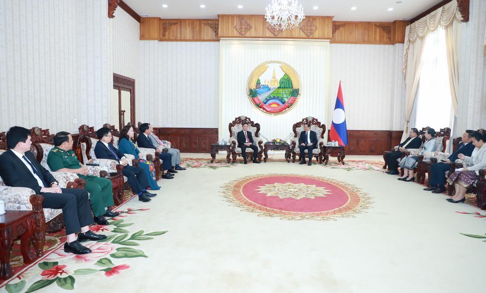 Bí thư Tỉnh ủy Nghệ An Thái Thanh Quý cùng đoàn lãnh đạp cấp cao tỉnh Nghệ An diện kiến Thủ tướng Chính phủ nước CHDCND Lào.