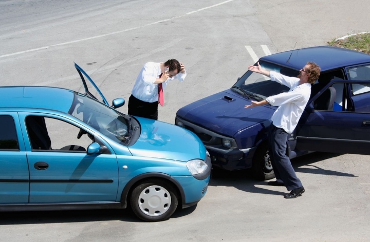 Nếu tài xế không bình tĩnh xử lý, xe ô tô mất lái rất dễ gây tai nạn. (Ảnh minh họa).