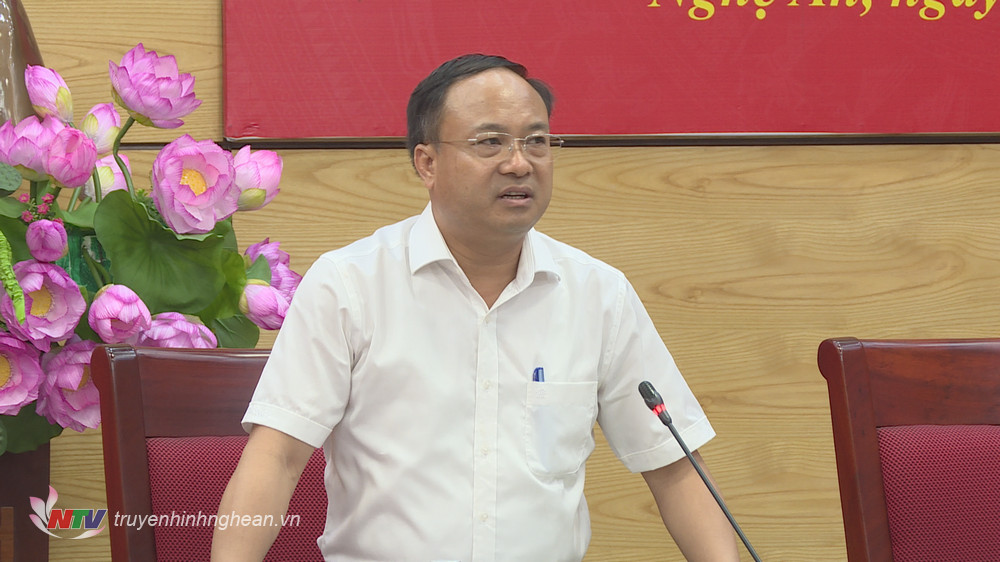 Đồng chí Nguyễn Viết Hưng - Giám đốc Sở Nội vụ phát biểu tại hội nghị.