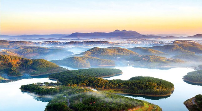 Khu Du lịch quốc gia hồ Tuyền Lâm nhìn từ trên cao