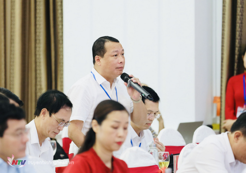 Giám đốc Sở Kế hoạch - Đầu tư Phạm Hồng Quang giải trình ý kiến, kiến nghị của đại biểu.