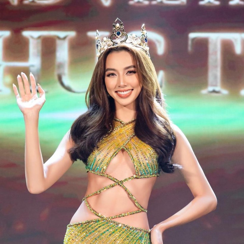 Thùy Tiên đã xuất sắc đăng quang Hoa hậu Hòa bình Quốc tế 2021.