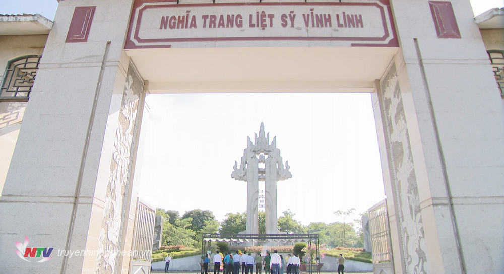 Lãnh đạo tỉnh Nghệ An tưởng niệm các anh hùng liệt sĩ tại Nghĩa trang liệt sĩ quốc gia Quảng Trị