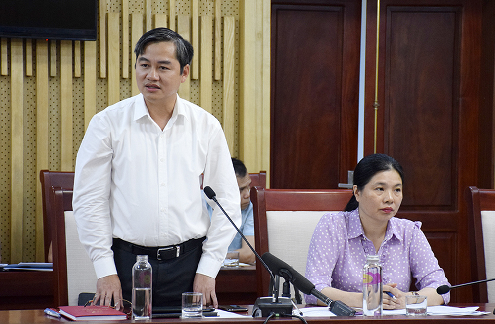 Đồng chí Nguyễn Hữu An - Chủ tịch UBND TX Hoàng Mai nêu ý kiến
