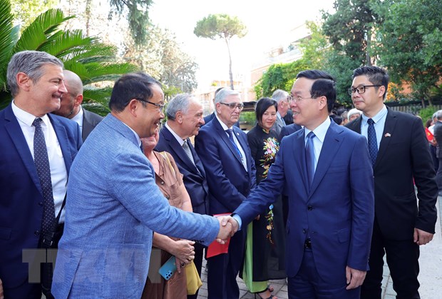 Chủ tịch nước Võ Văn Thưởng gặp gỡ cán bộ, nhân viên Đại sứ quán và cộng đồng người Việt Nam tại Italy. 