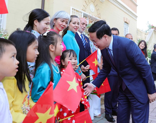 Chủ tịch nước Võ Văn Thưởng gặp gỡ cán bộ, nhân viên Đại sứ quán và cộng đồng người Việt Nam tại Italy. 
