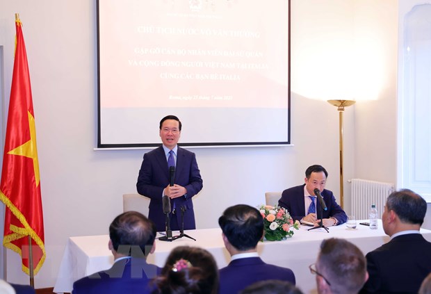 Chủ tịch nước Võ Văn Thưởng gặp gỡ cán bộ, nhân viên Đại sứ quán và cộng đồng người Việt Nam tại Italy cùng các bạn bè người Italy. 