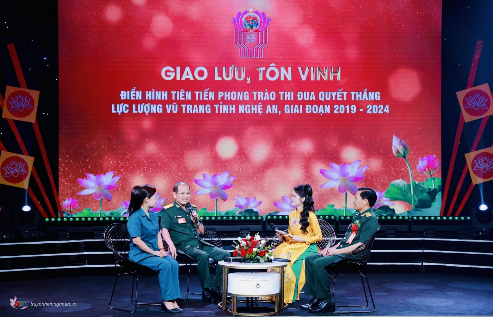Các điển hình tiên tiến trong LLVT tỉnh Nghệ An tham gia giao lưu. 