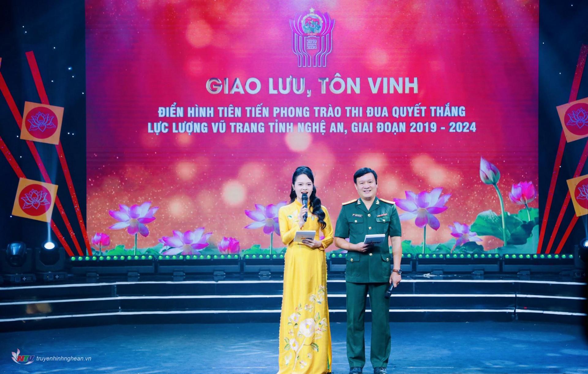 MC Thùy Linh - MC Văn Hùng dẫn dắt chương trình.