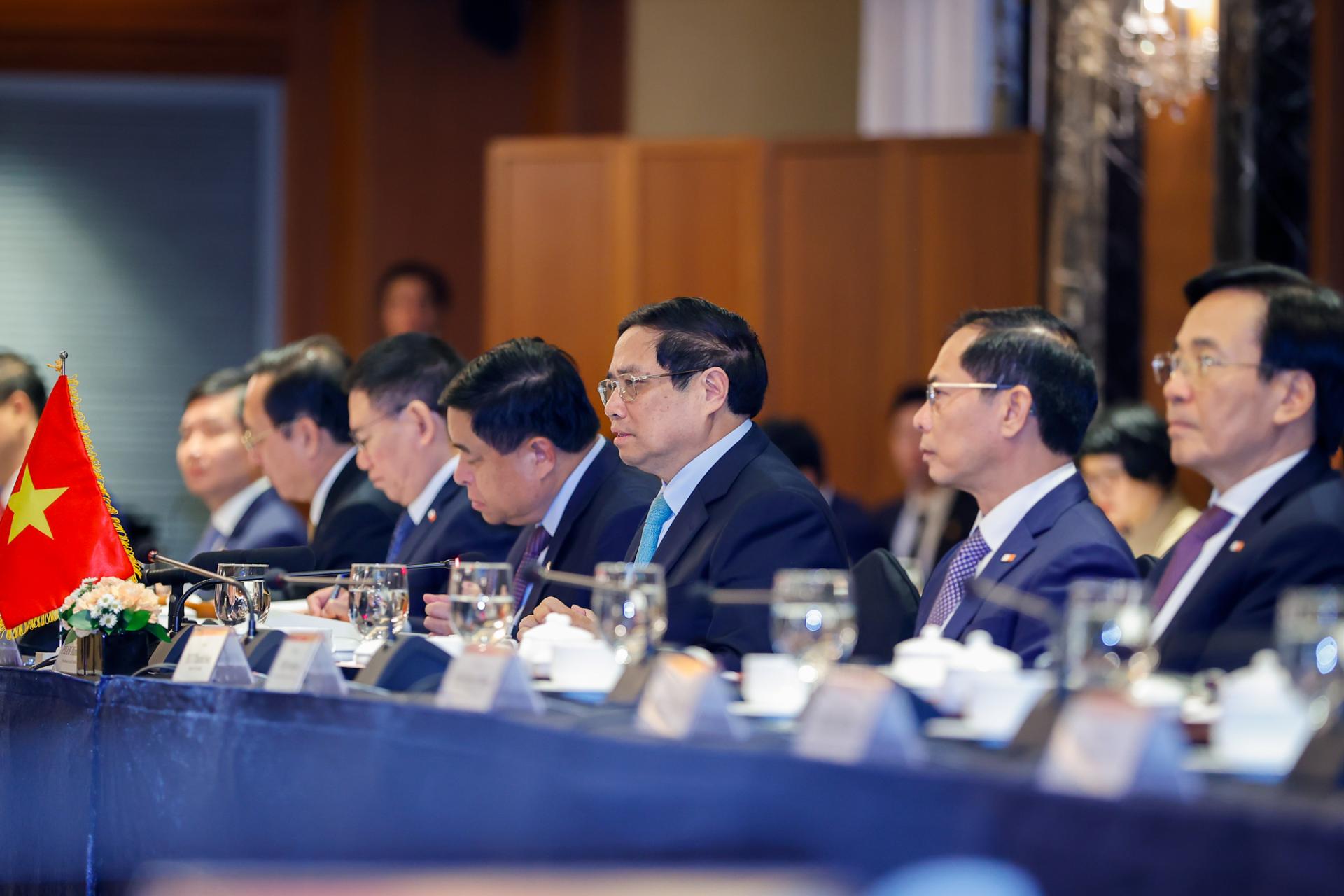 Thủ tướng mong muốn và tin tưởng trên tinh thần 3 cùng; lợi ích hài hòa, rủi ro chia sẻ, các nhà đầu tư, doanh nghiệp của Việt Nam và Hàn Quốc sẽ đóng góp lớn hơn cho quan hệ hai nước.