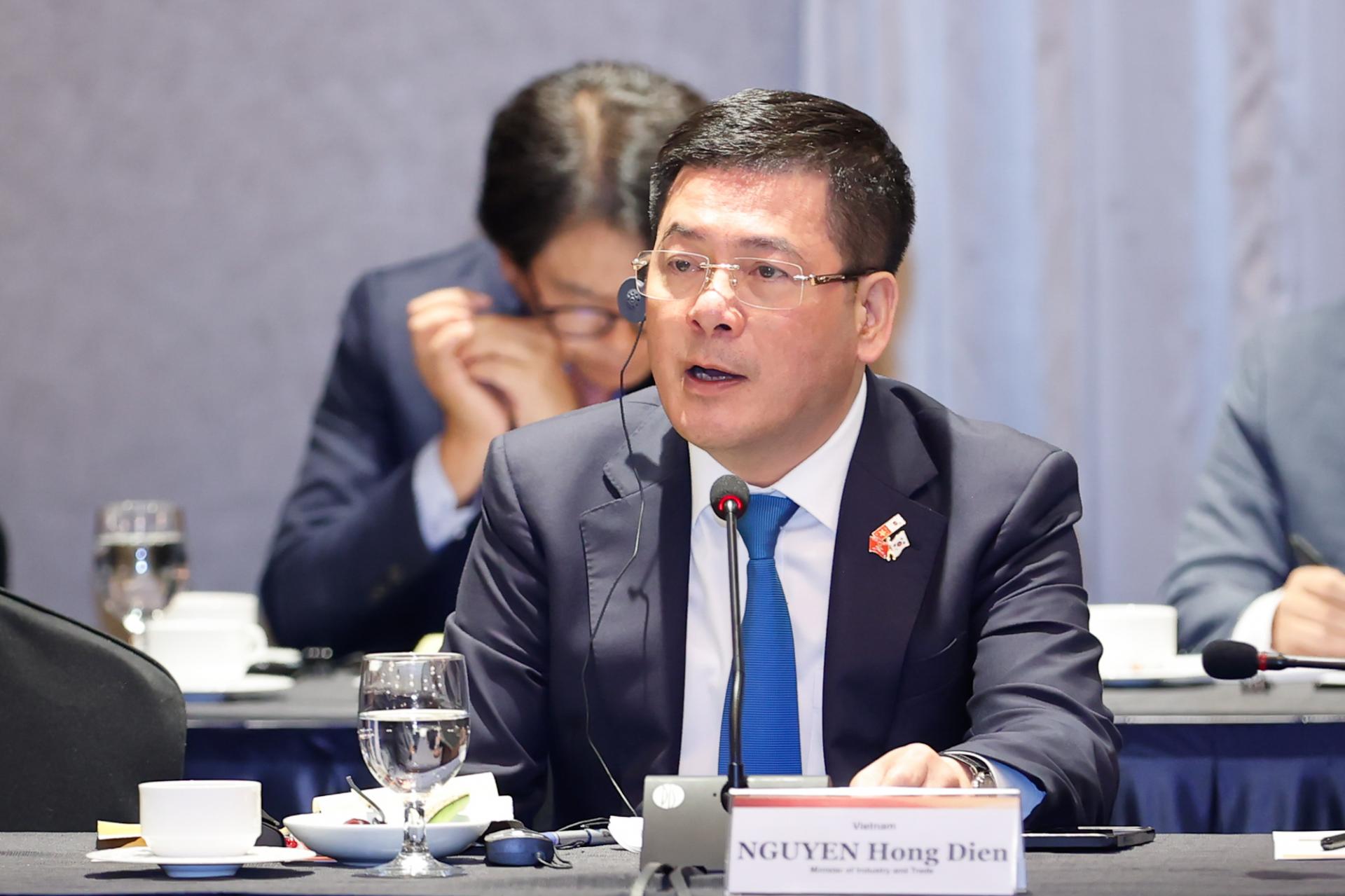 Trả lời các vấn đề về năng lượng, Bộ trưởng Bộ Công Thương Nguyễn Hồng Diên nhấn mạnh Việt Nam có nhu cầu lớn về năng lượng và đang thu hút đầu tư vào lĩnh vực này.