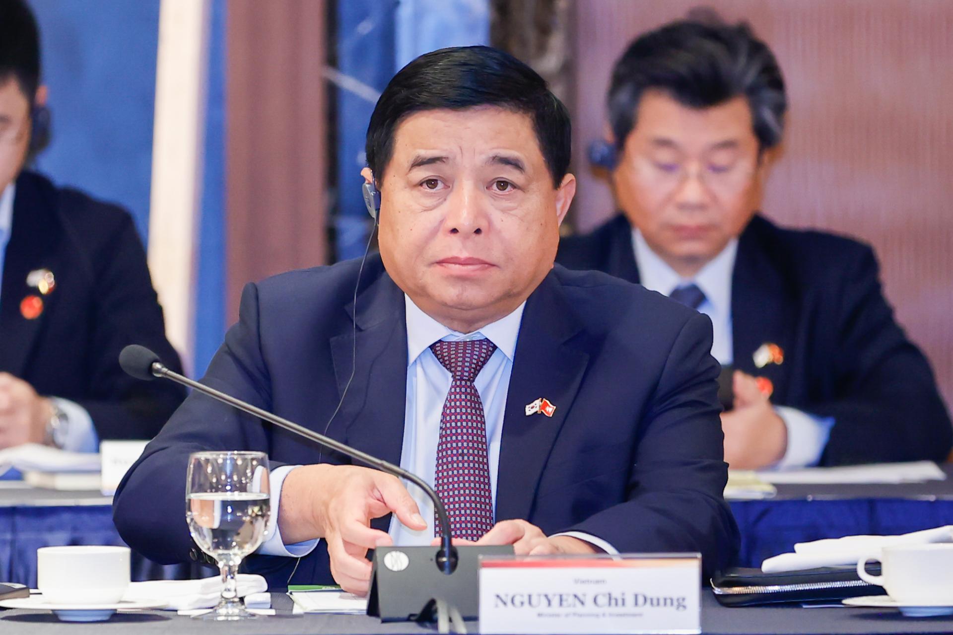 Giải đáp về các vấn đề về đầu tư, Bộ trưởng Bộ Kế hoạch và Đầu tư Nguyễn Chí Dũng đánh giá cao đóng góp của doanh nghiệp Hàn Quốc đối với sự phát triển của Việt Nam.