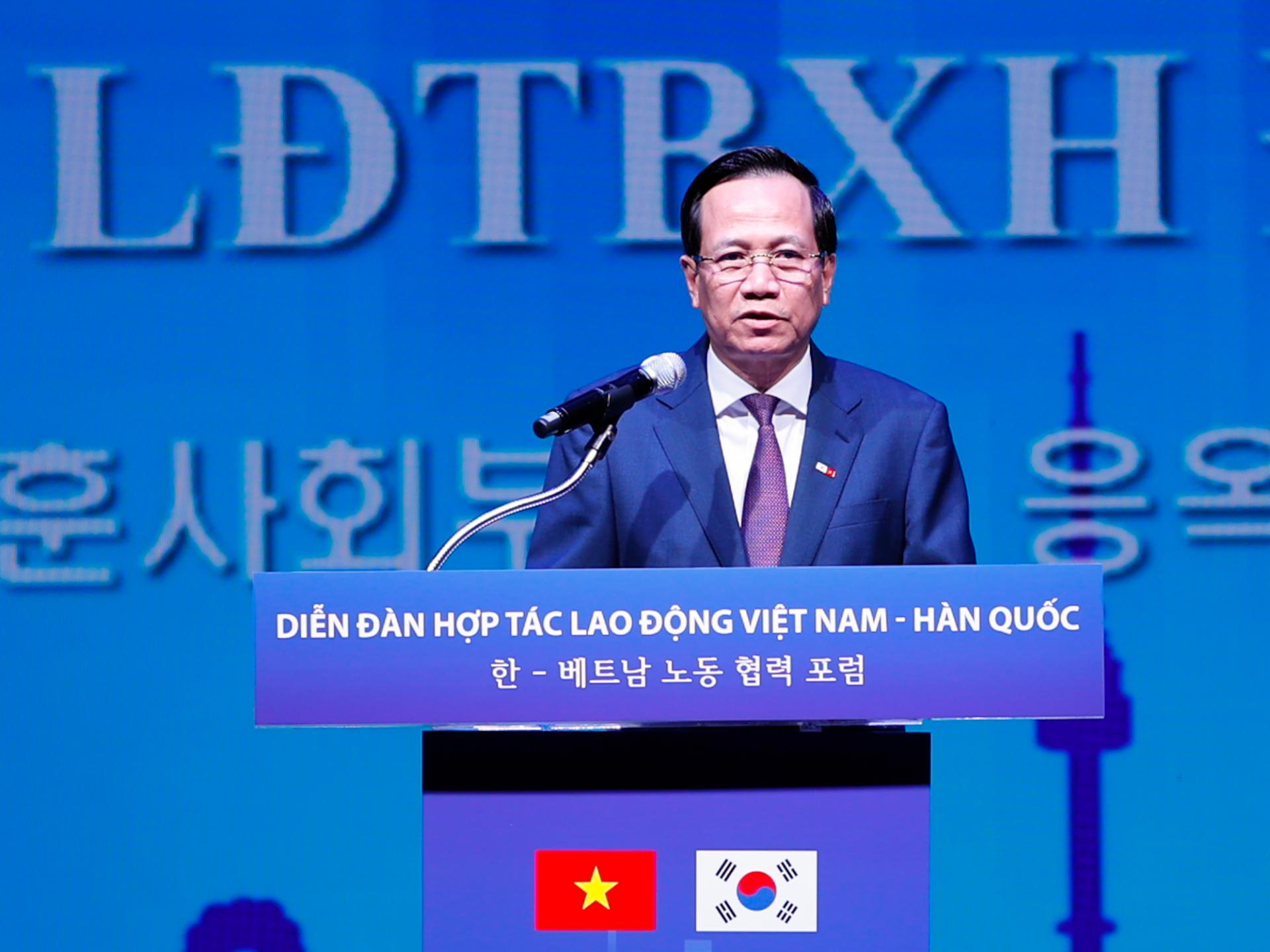 Bộ trưởng Bộ LĐTB&XH Đào Ngọc Dung kỳ vọng quan hệ giữa lao động Việt Nam và Hàn Quốc sẽ tiếp tục mở rộng theo hướng đi vào đào tạo những ngành nghề chuyên môn chất lượng cao, có năng suất, có thu nhập cao hơn...