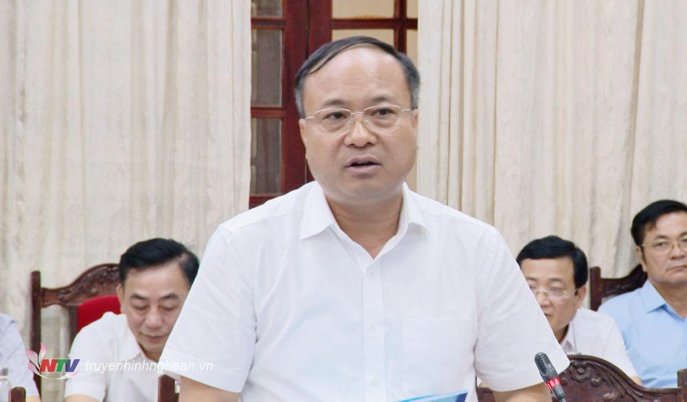 Giám đốc Sở Nội vụ Nguyễn Viết Hưng phát biểu tại hội nghị.
