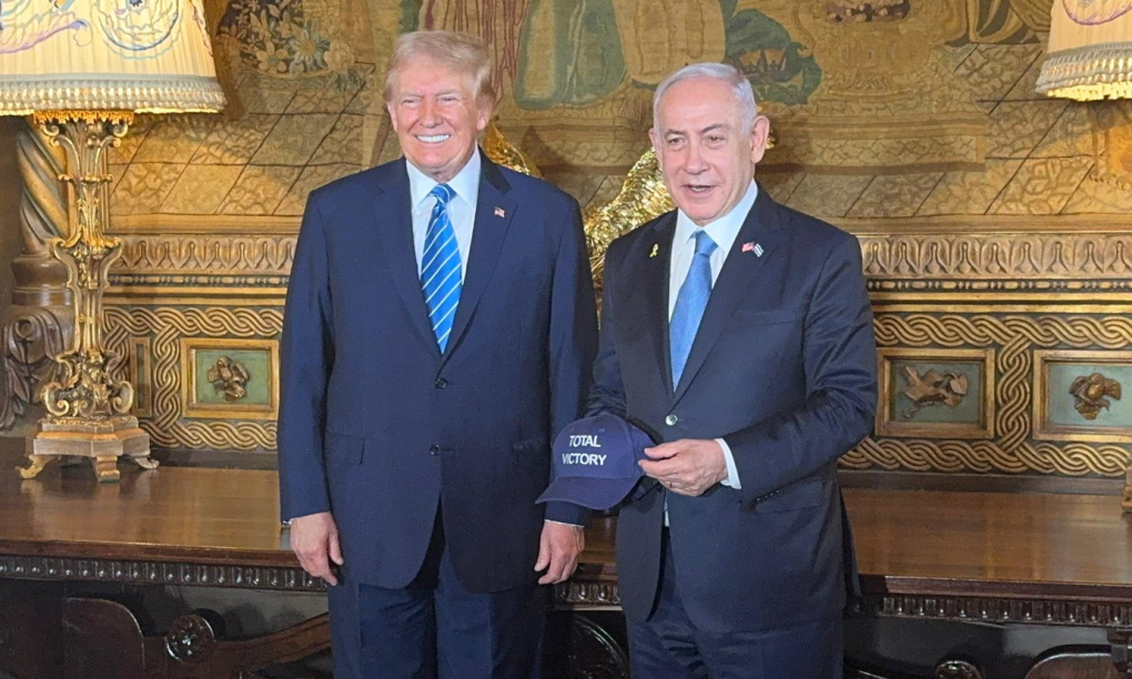 Ông Netanyahu chụp ảnh cùng ông Trump tại Mar-a-Lago hôm 26/7. Ảnh: Văn phòng Thủ tướng Israel