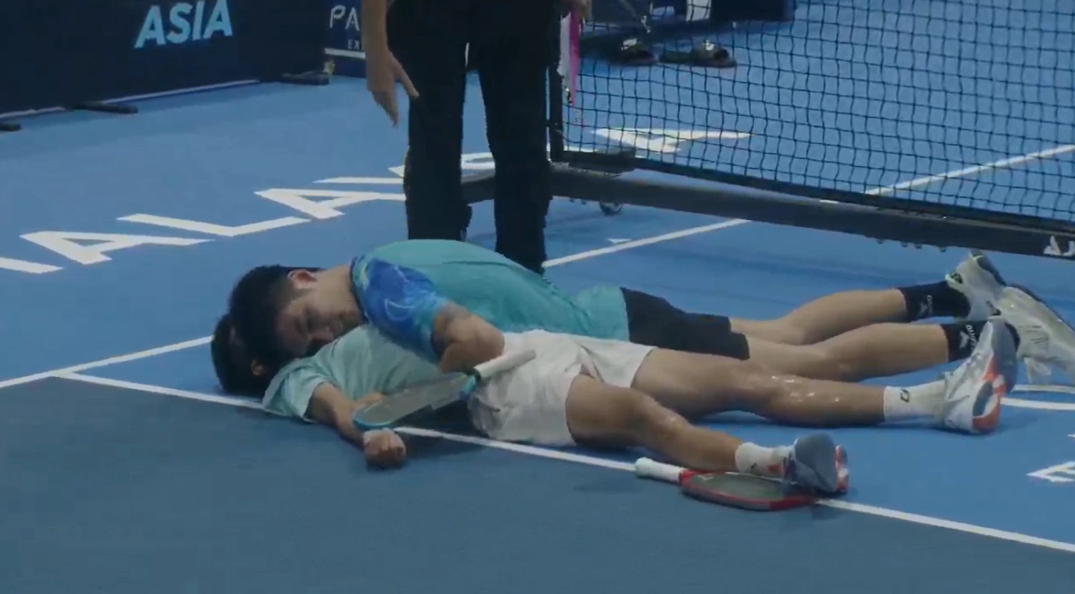 Khoảnh khắc chiến thắng trong trận bán kết của Trịnh Linh Giang được nhiều người hâm mộ pickleball chú ý.