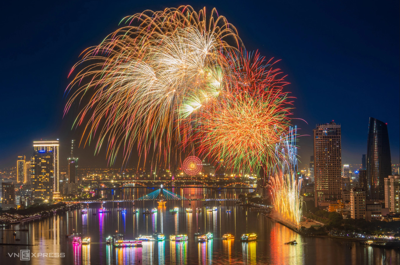 Với chủ đề A Shining Pearl - The City of Tomorrow (Viên ngọc tỏa sáng, Thành phố tương lai), màn trình diễn là lời tri ân dành cho Đà Nẵng - thành phố biển đang vươn mình. 