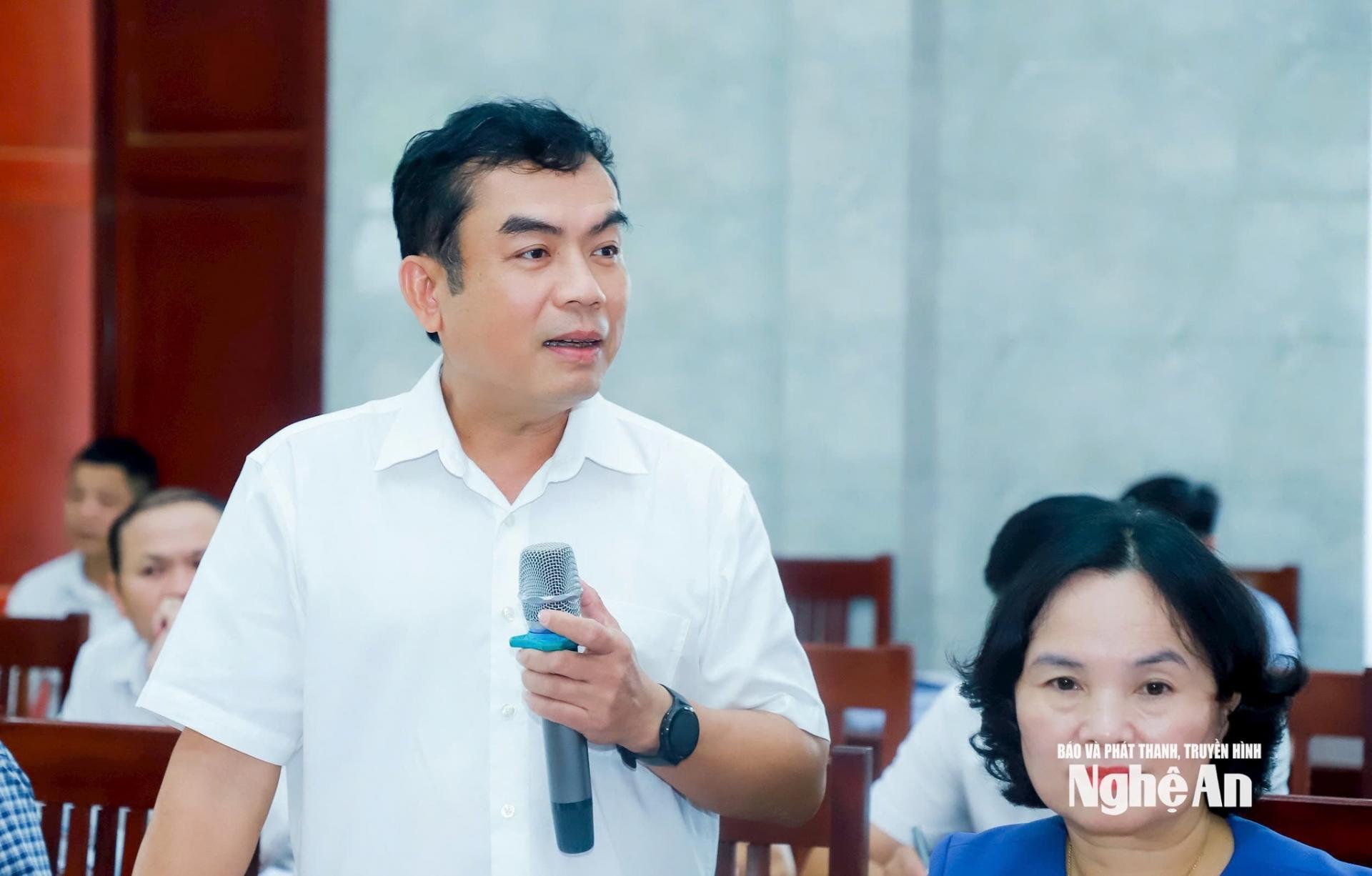 Đồng chí Hoàng Sỹ Kiện - Phó Giám đốc Sở Xây dựng phát biểu tại cuộc làm việc. Ảnh: Thành Duy