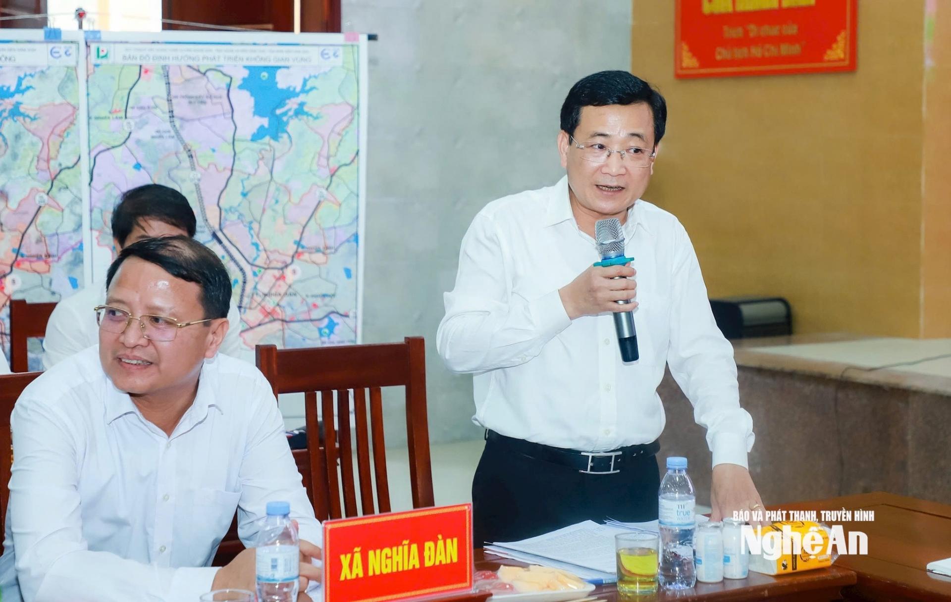 Đồng chí Phạm Chí Kiên - Bí thư Đảng ủy, Chủ tịch HĐND xã Nghĩa Đàn phát biểu tại cuộc làm việc. Ảnh: Thành Duy