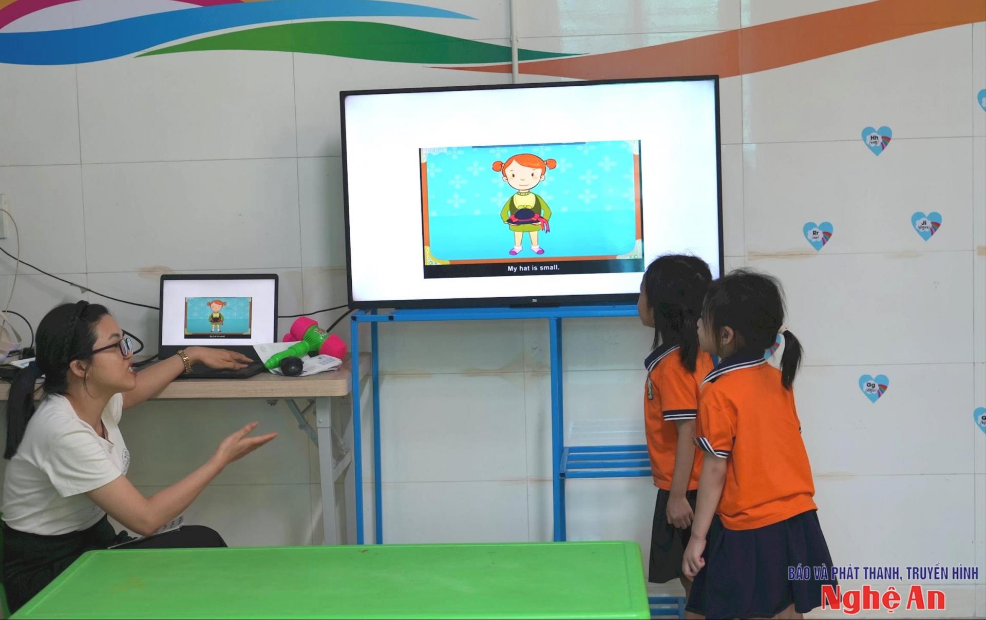 Chương trình tiếng Anh tăng cường thu hút nhiều học sinh ở độ tuổi mẫu giáo tham gia.