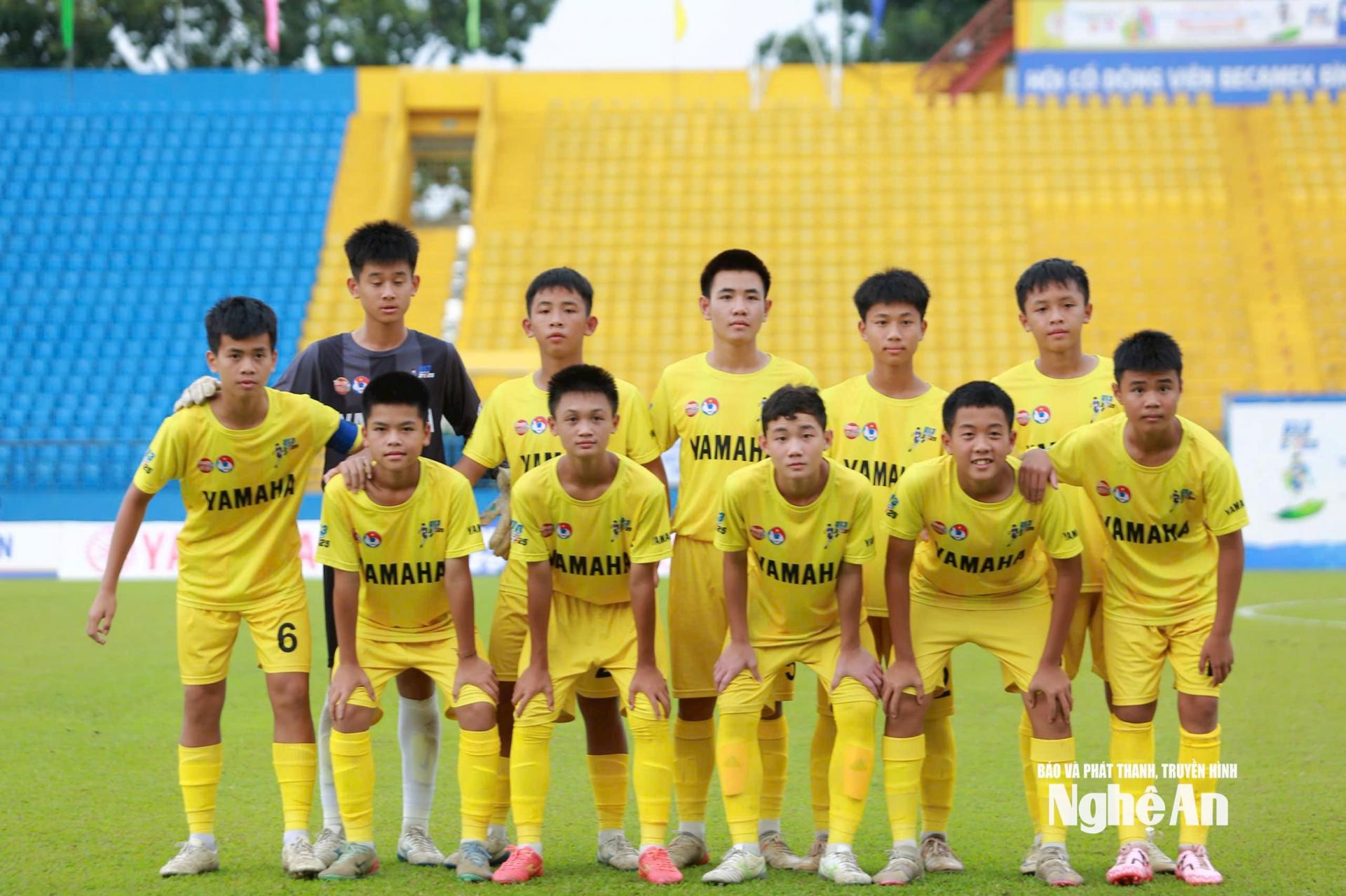 Đội hình xuất phát của U13 SLNA. Ảnh: Nguyễn Văn Hải
