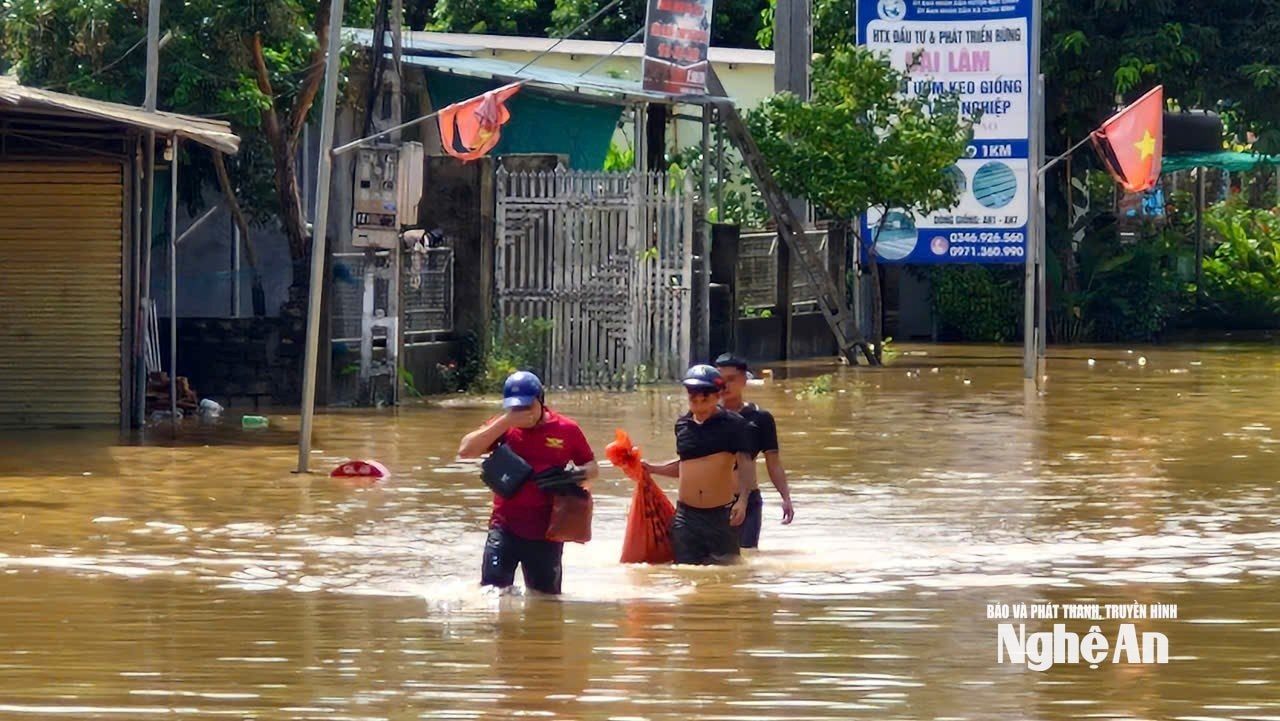 Khu vực bản Kẻ Khoang, xã Châu Bình bị ngập sâu. Ảnh: Nhật Lân