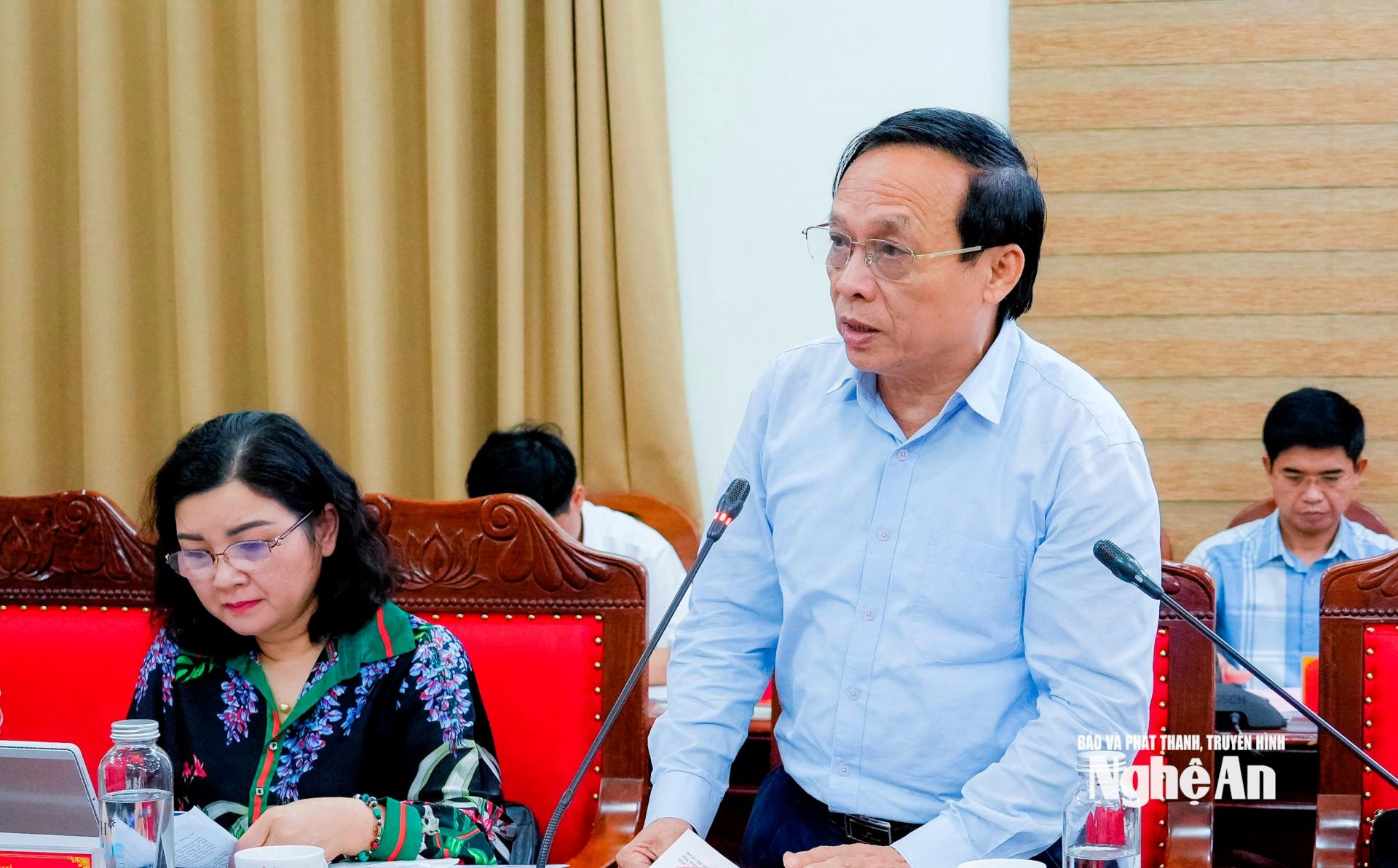 Đồng chí Nguyễn Quang Tùng - Phó Chủ tịch Ủy ban MTTQ tỉnh, Chủ tịch Hội Nông dân tỉnh phát biểu tại hội nghị. Ảnh: Phạm Bằng