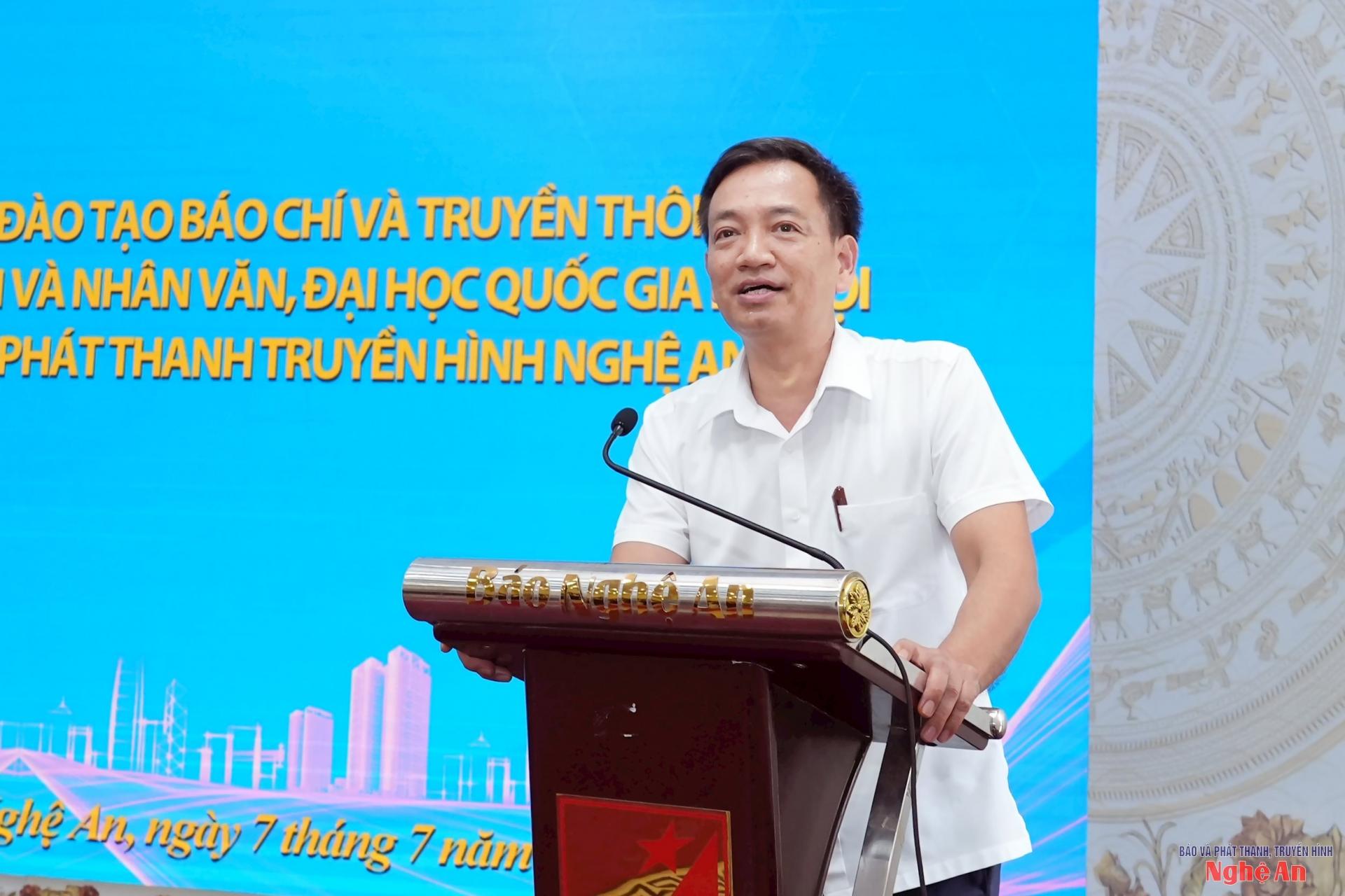 Đồng chí Trần Hữu Nghĩa - Phó Tổng Biên tập Báo và phát thanh, truyền hình Nghệ An trao đổi tại chương trình. 